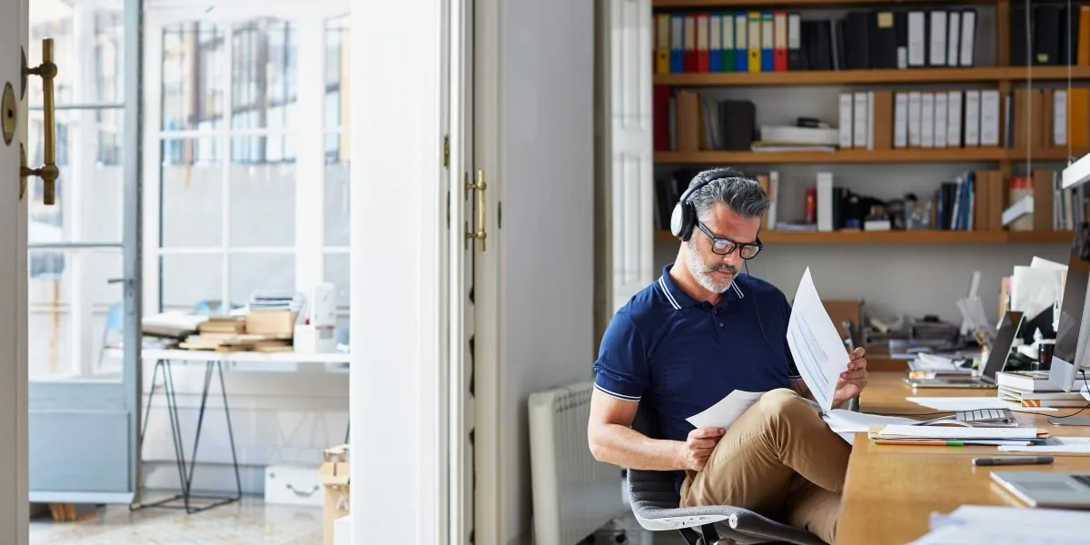older-man-office-entrepreneur