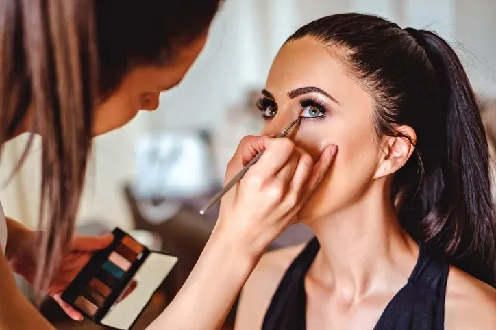687244776MakeupArtist.jpgws1280x